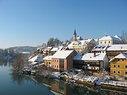 Novo mesto a Krka folyóval