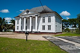 Sinagoga Neve Shalom, Paramaribo, Surinam, 1724 (actualmente sefardí y asquenazí).