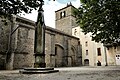 L'église du XIIe siècle fortifiée au XIVe siècle.