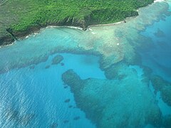 Arrecifes de coral en la bahía de Flamenco visto desde un avión
