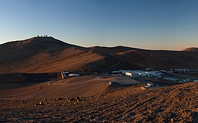 Observatorio Paranal incluyendo el campo base y la Residencia.