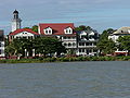 Las casas coloniales neerlandesas conocidas como Waterkant ubicadas en Paramaribo, Surinam.