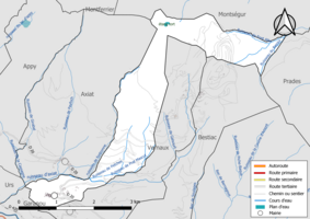 Carte en couleur présentant le réseau hydrographique de la commune