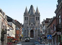 Basiliek van Basiliek van Notre-Dame de Bon-Secours in Péruwelz, tussen 1885 en 1892 gebouwd door architect Frans Baeckelmans.