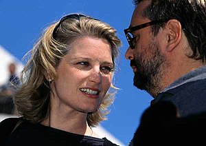 Bridget FONDA kaj Luc Besson ĉe Festivalo de Cannes, 2001