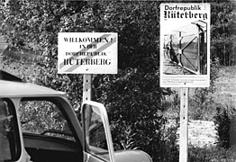 Bundesarchiv Bild 183-1990-0529-008, "Dorfrepublik" Rüterberg.jpg