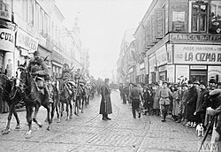 Erich von Falkenhayn lovassága bevonul Bukarestbe 1916. december 6-án