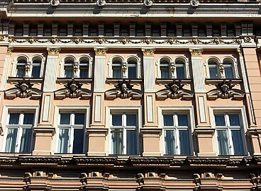 Hotel Pod Orłem mascarons