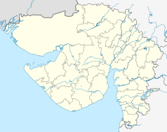 Mapa konturowa Gudźaratu, blisko centrum na prawo u góry znajduje się punkt z opisem „miejsce bitwy”