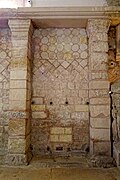 Jouarre (77), crypte St-Paul, mur occidental (intérieur), appareil réticulé 1.jpg