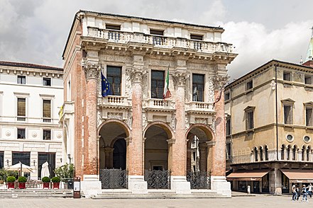 Loggia del Capitanio, Vicenza, në rendin gjigand.