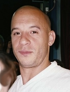 Vin Diesel interprète Dominic Toretto dans les épisodes 1 et 4 à 11 (9 films).