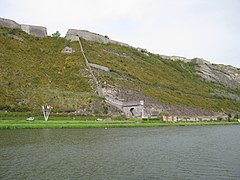 La puerta de Francia y el fuerte de Charlemont, en Givet, vistos desde la vía verde.