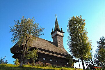 Wooden Church of St. Nicholas (1604) in Nyzhnia Apsha