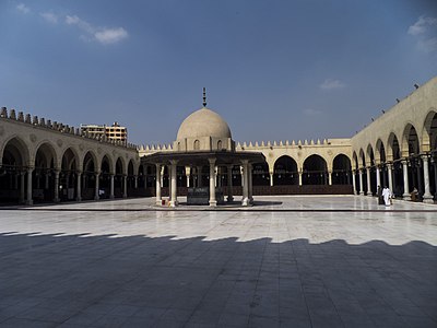 باحة جامع عمرو بن العاص بالقاهرة