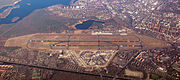 Vista aérea do aeroporto.