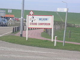 De toegangsweg naar het strand van Camperduin