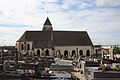 Église Saint-André de Chelles entourée du cimetière ancien.