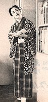 1956年、和服を着た南部あき（服飾評論家)