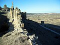 Detalle del adarve y almenas del castillo de Moya (Cuenca), desde La Albacara.