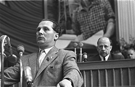 Bundesarchiv Bild 183-57000-0512, V. Parteitag der SED, Honecker spricht.jpg