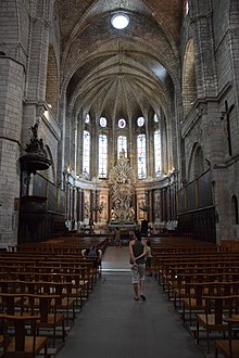 Nef et abside de la cathédrale de Béziers.