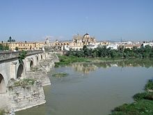 Cordoba PuenteRomano mezquita.jpg