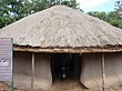 La maison (ot) de la première épouse (mikayi) avec son porche (agola).