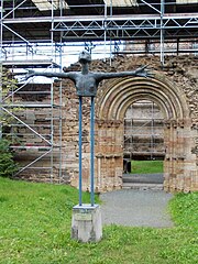 Romanisches Stiftskirchenportal am ehemaligen Seitenschiff