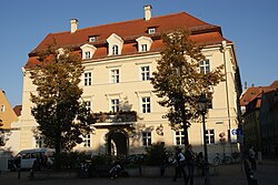 Drei-Mohren-Straße-Bismarckplatz (2012) Hoftor und Gebäude Erbprinzenpalais, ehemals Prüfeniger Hof