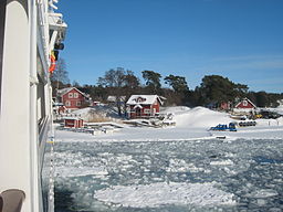 M/S Söderarm anlöper Södra Ingmarsö, 2010.