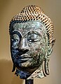 Tête de Bouddha Bronze, trace de dorure et nacre, XVIe siècle (Inv.93.1.1). Thaïlande actuelle