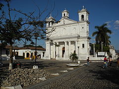 Parroquia Santa Lucía en la ciudad colonial de Suchitoto