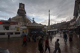 विक्रम संवत् २०७२ सालको महाभूकम्प पश्चात् क्षति भएको बौद्धनाथ स्तूप पुःन निर्माण का‌र्य भैरहँदा को दृश्य।