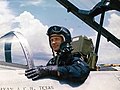 Aldrin v kokpite cvičného prúdového lietadla T-33A Shooting Star ako inštruktor na Bryanovej leteckej základni v Texase, 1954