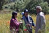 Dua orang konservasionis mengumpulkan pengetahuan kearifan lokal dalam praktik pembudidayaan yang membantu populasi Kerabat liar tanaman pertanian, dari seorang petani di Fes, Maroko