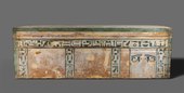 Sarcofag al lui Senbi; 1918–1859 î.Hr.; lemn de cedar pictat și cu gesso; 70 x 55 cm; Muzeul de Artă din Cleveland (Cleveland, SUA)