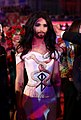 En 2014, le chanteur Conchita Wurst au Life Ball (en) à Vienne (Autriche)