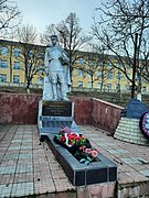 MD.IL.Puhoi - Monument la mormântul comun al ostașilor căzuți (5) în 1944 și în memoria consătenilor căzuți în 1941-1945 - feb 2022 - 01.jpg