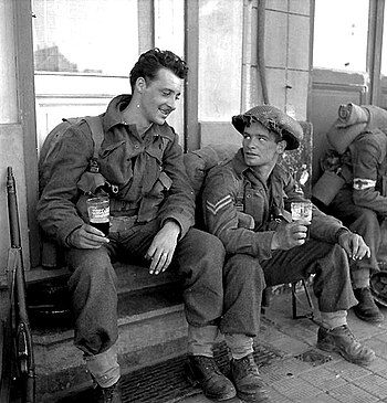 Soldats du Royal Regiment of Canada en poste à Blankenberge en septembre 1944