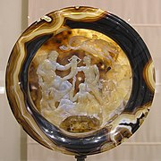 Tasse Farnèse, camée en onyx de l’Égypte lagide. IIe siècle av. J.-C. Musée archéologique national de Naples.