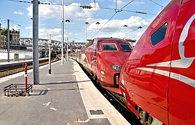 La rame TGV PBA no 4540 en gare de Paris-Nord, attelée au TGV PBKA no 4303, en 2011.