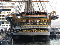 Jedrenjak Amerigo Vespucci u luci Bari, Italija