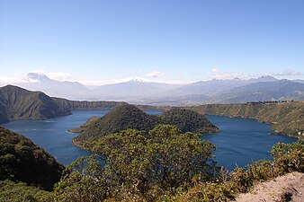 Clima océanico de montaña en el lago volcánico de Cuicocha en la Sierra Norte.