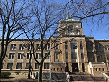 Description de l'image DeWitt Clinton High School front entrance IMG 7441 HLG.jpg.