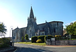 Vue générale de l'église Saint-Blaise de Plassay.