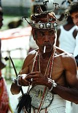 Uomo in costume tradizionale ad Ermera