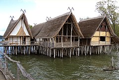 Rekonstruerade pålhus vid Bodensjön i Tyskland