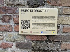 Plaque at the Wall of Droctulf.jpg