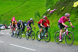 Groupe de coureurs à 150 m du col de la Core